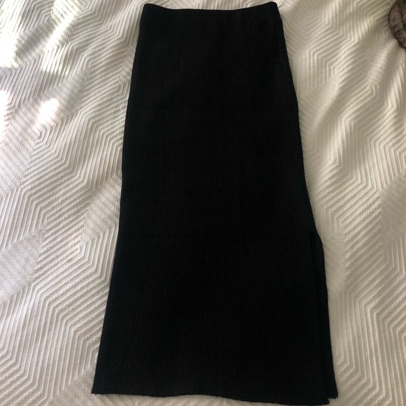 Black Pencil Skirt with Small Slit - Picture 2 of 3